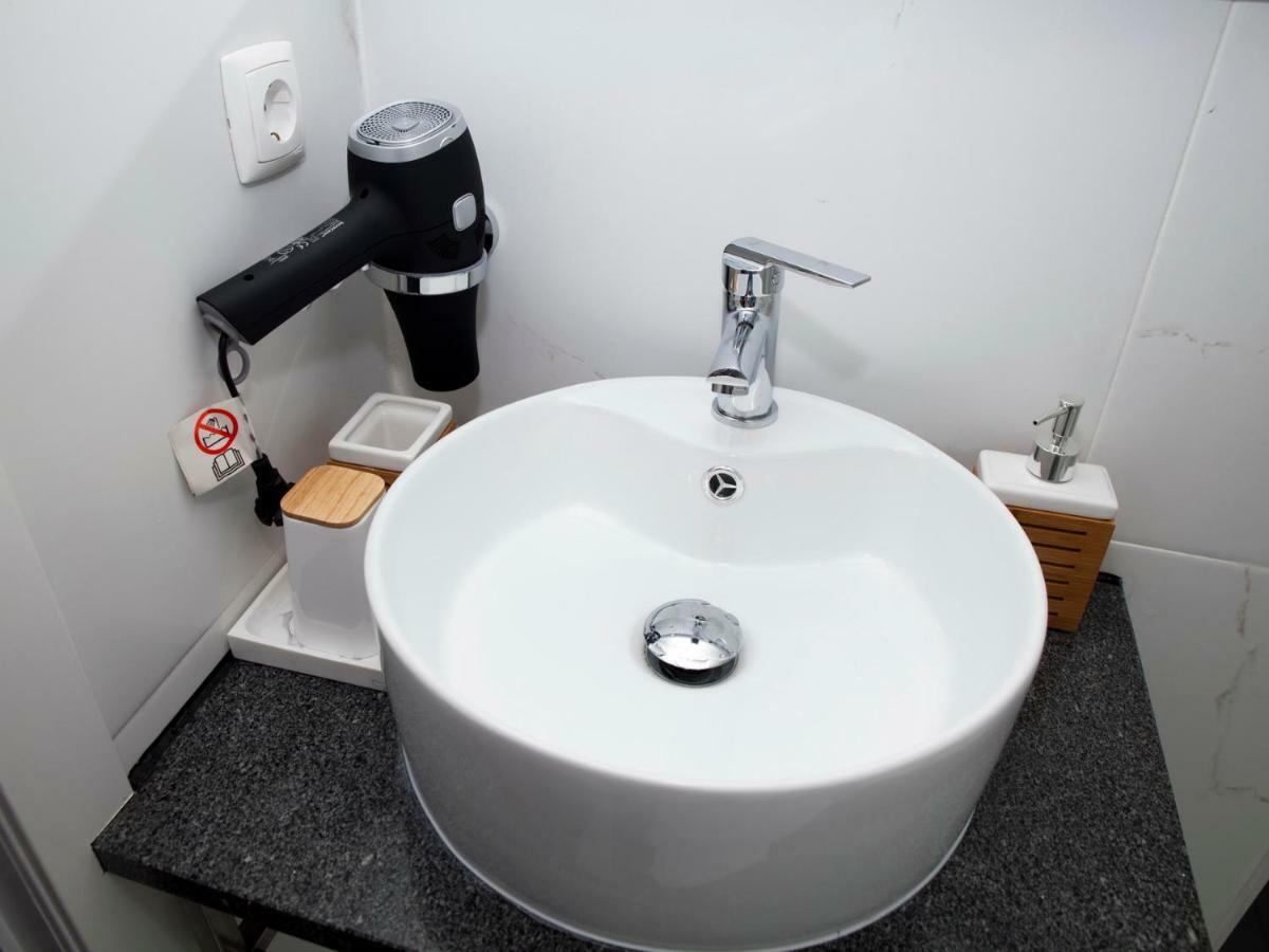 Central Apartamento 0 Ac Metro Nearby Porto Kültér fotó